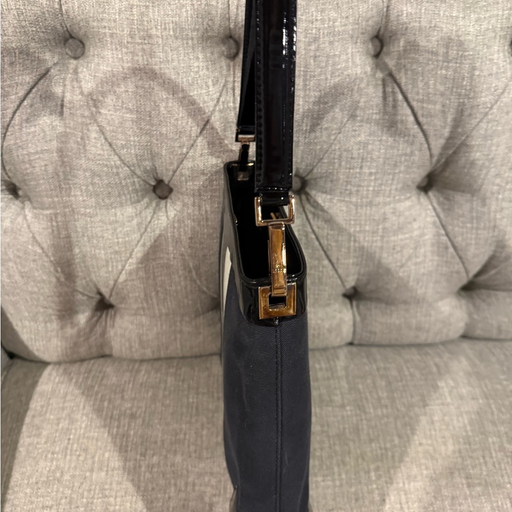 Gucci Black and Cream Shoulder Bag - Picture 10 of 10